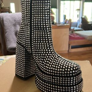 New Steve Madden Cobra platform boots